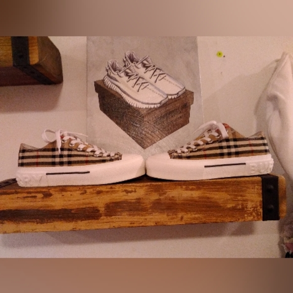 Burberry shoes - Picture 8 of 8
